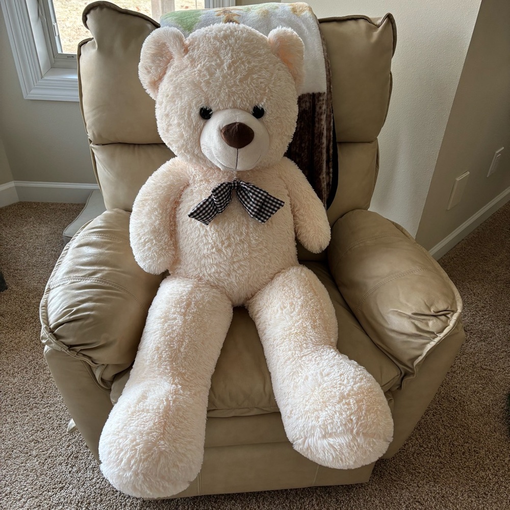 MaoGoLan Giant Teddy Bear 4 Feet Stuffed Animal Excellent Condition Valentine’s
